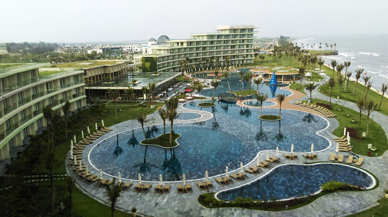 Bể Bơi Nước Mặn Khách Sạn Luxury Hotel
