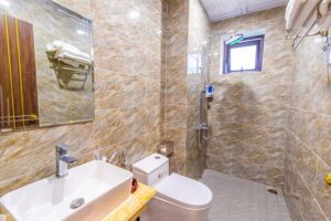 Villa 9 Phòng Ngủ - Sân Vườn Rộng 17 z3513669561522 f084850fb9655b4c098a23a3419315e4