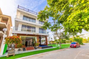 Villa 9 Phòng Ngủ - Sân Vườn Rộng 24 z3513669617389 50c632e8d8fd73651cca75a7b3832287