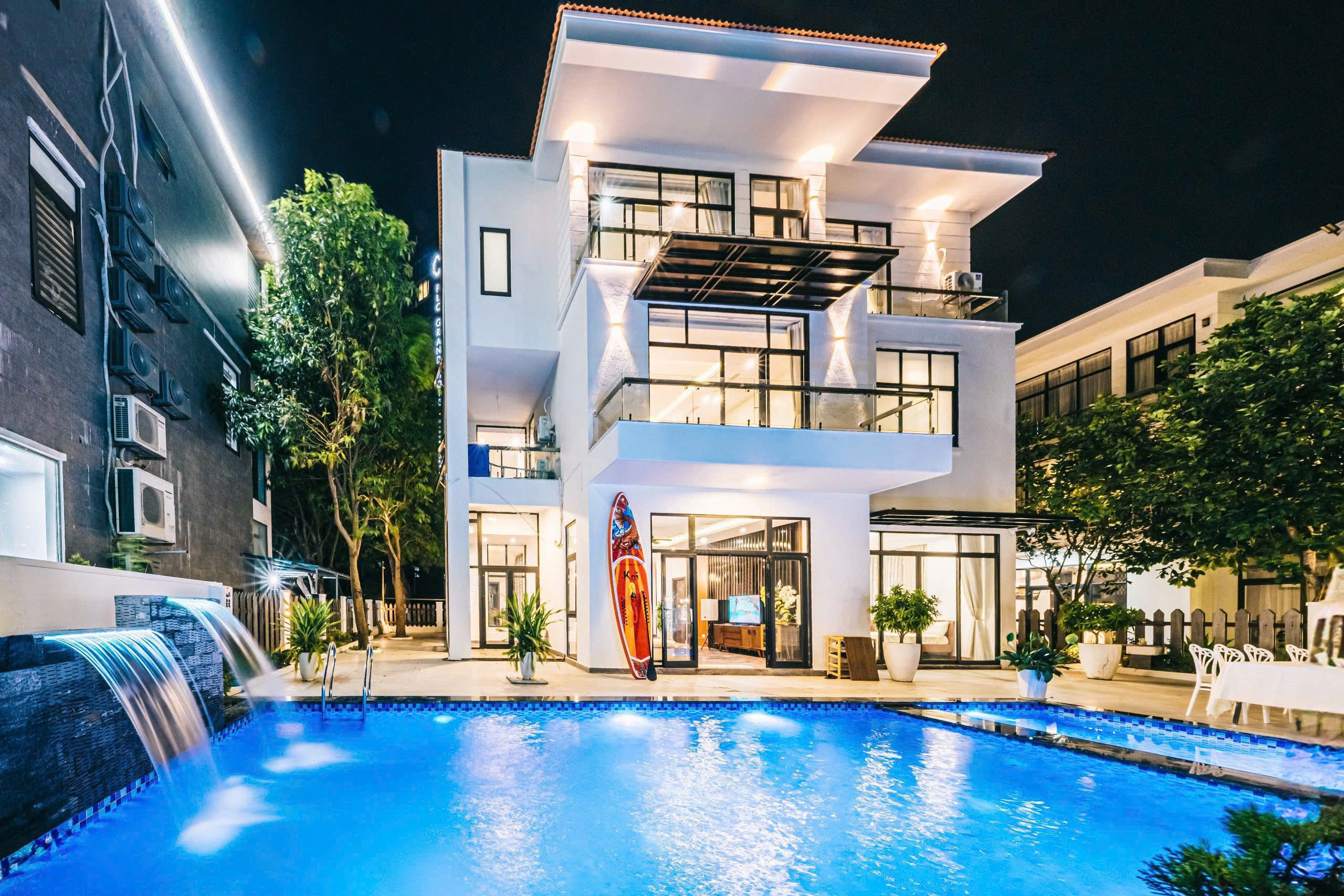 Villa 8 Phòng Ngủ 500m2 Sân Vườn Rộng - Có Bi A Free